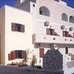 Emmanouela & Aparthotel Karterados (Santorini)