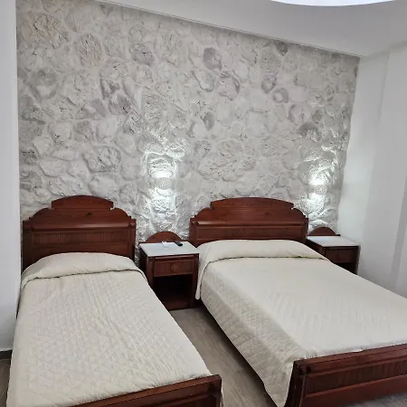 Emmanouela & Karterados (Santorini)