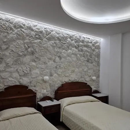 Emmanouela & Aparthotel 3*