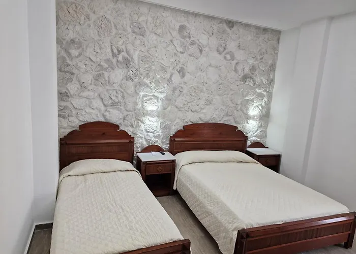 Emmanouela & Karterados (Santorini)