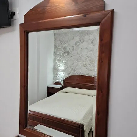 Emmanouela & Apartmanhotel Karterádosz