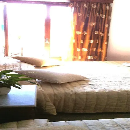 Emmanouela & 3* Karterádosz